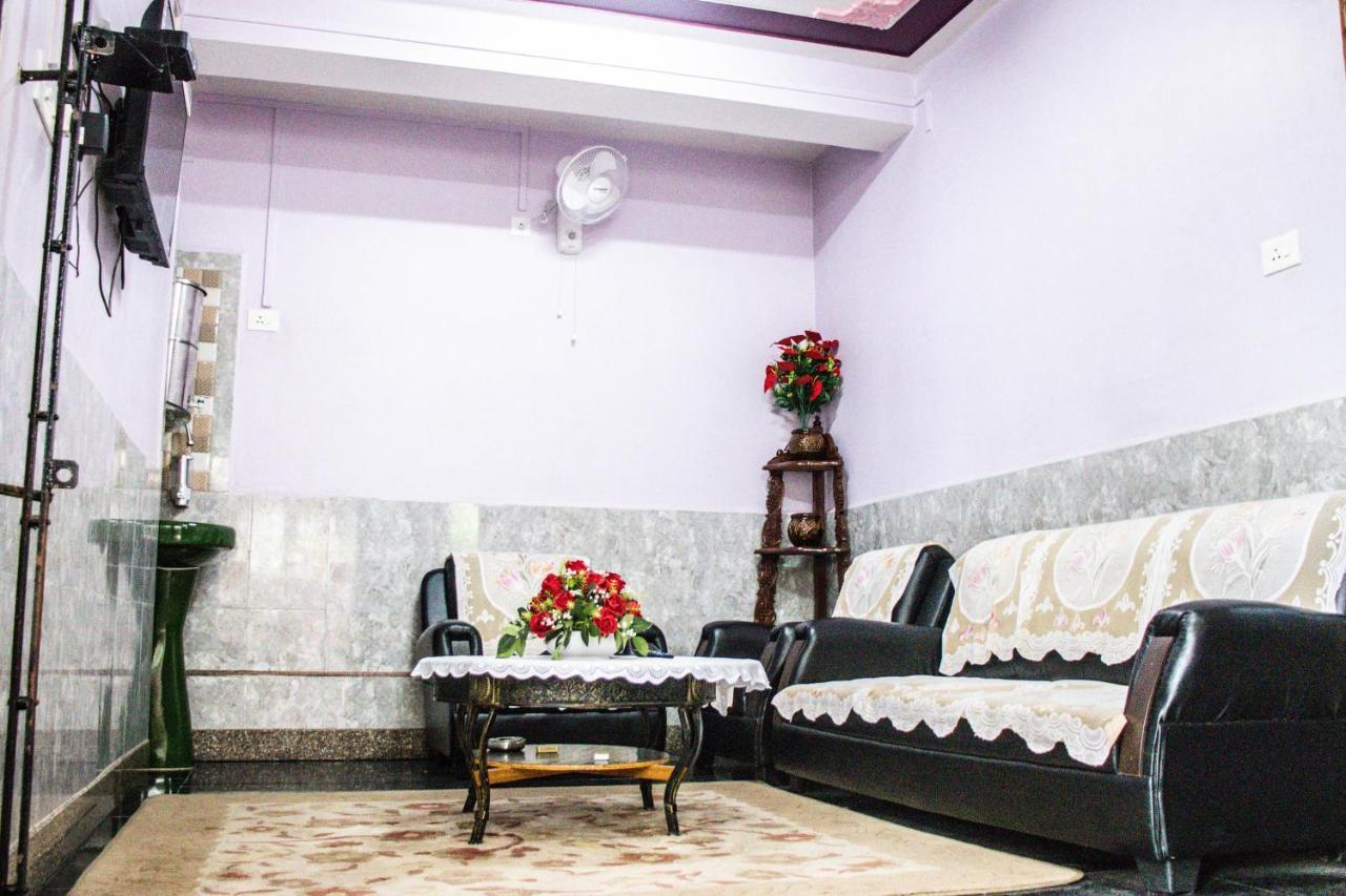 Promudini Guest House 실롱 외부 사진